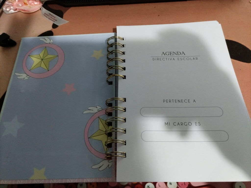 Agenda A5 abierta: interior de directiva escolar
