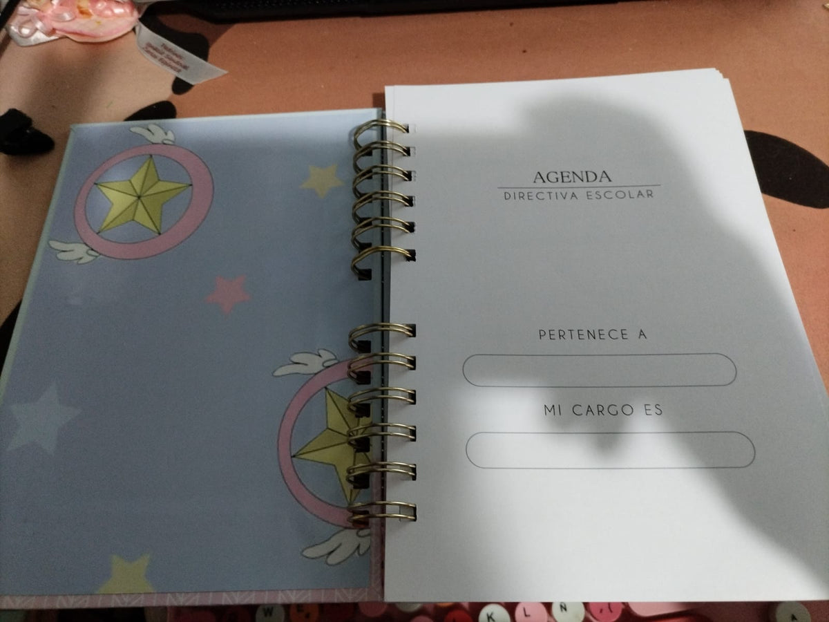Agenda A5 abierta: interior de directiva escolar