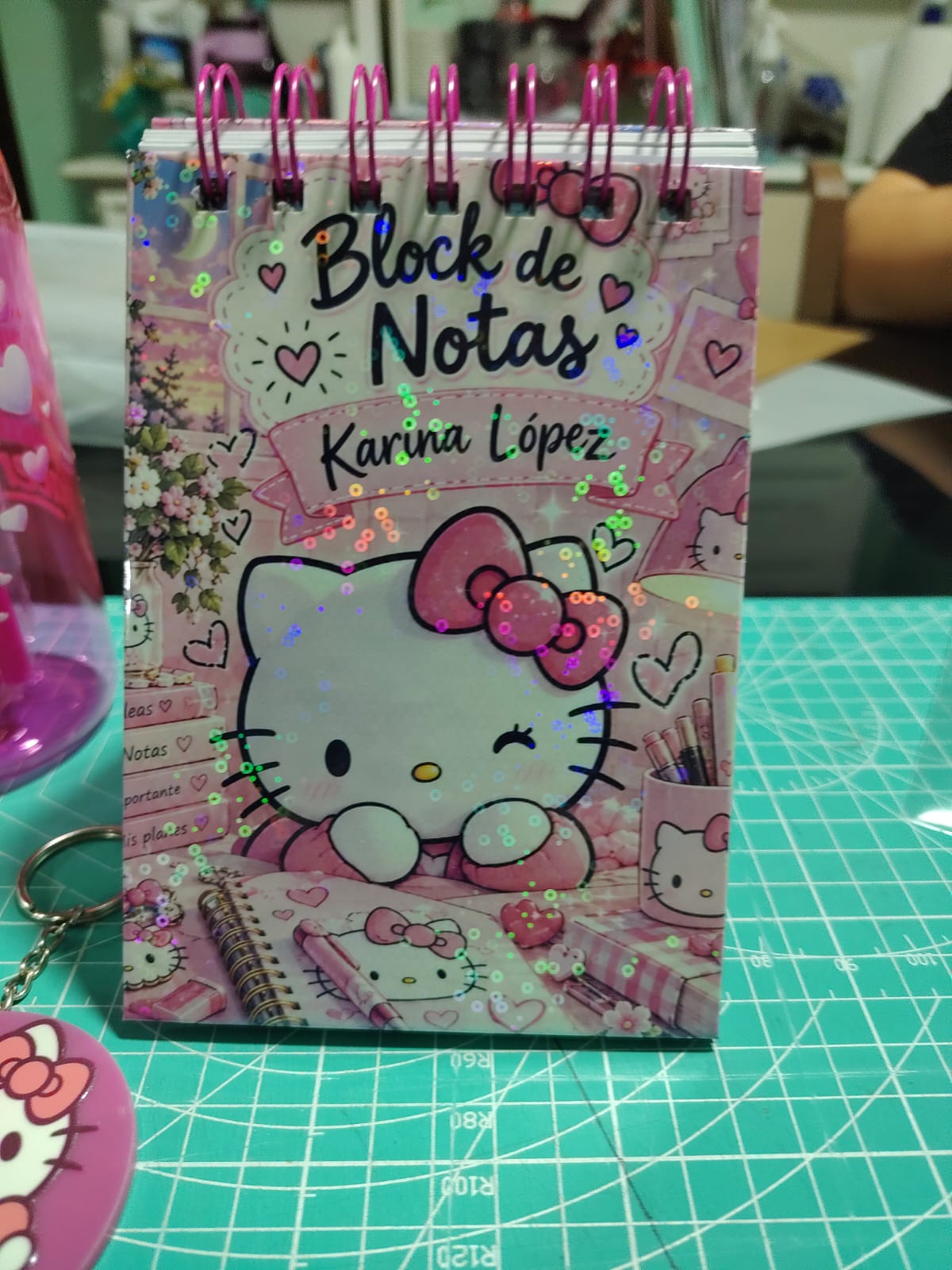 Ejemplo de portada personalizada A6 con Hello Kitty y nombre